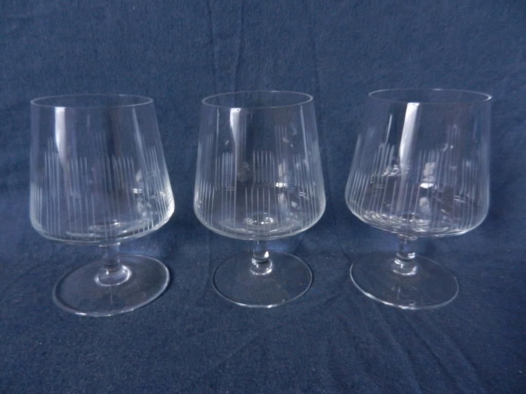 3 Leerdam handgeslepen cognac glazen (Copier ?) h. 9,9 cm., Antiek en Kunst, Ophalen of Verzenden