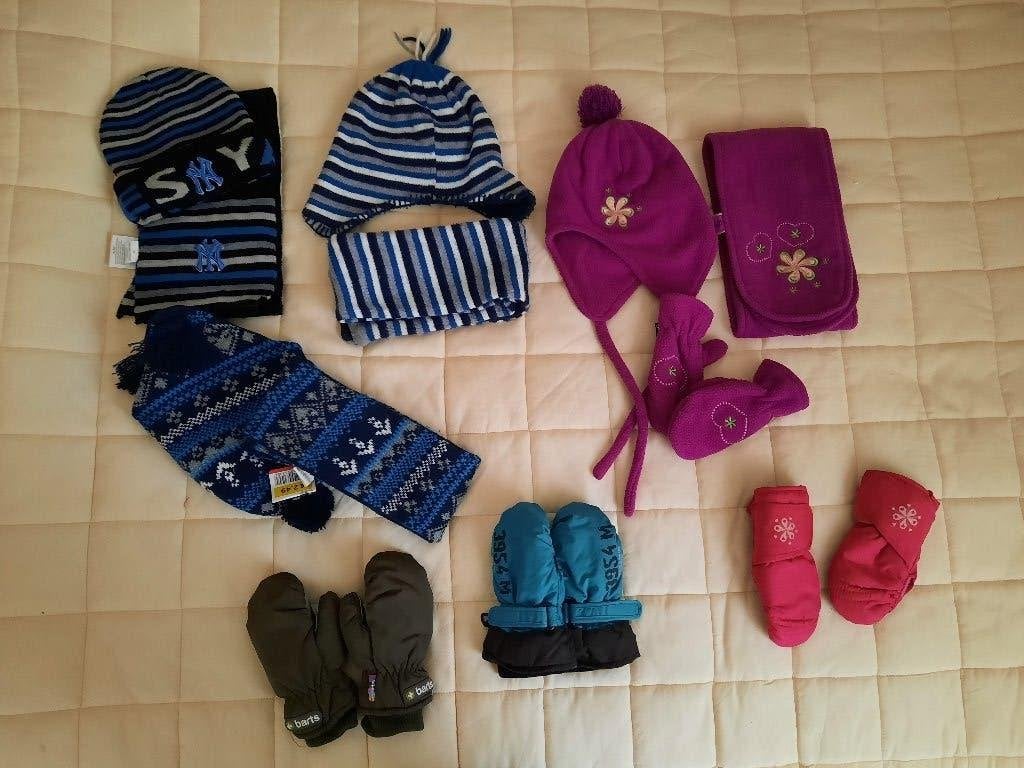 8 wintermutsen met bijpassende sjaal, div. wanten (art.74 +O, Setje, Jongen of Meisje, Ophalen of Verzenden, Zo goed als nieuw
