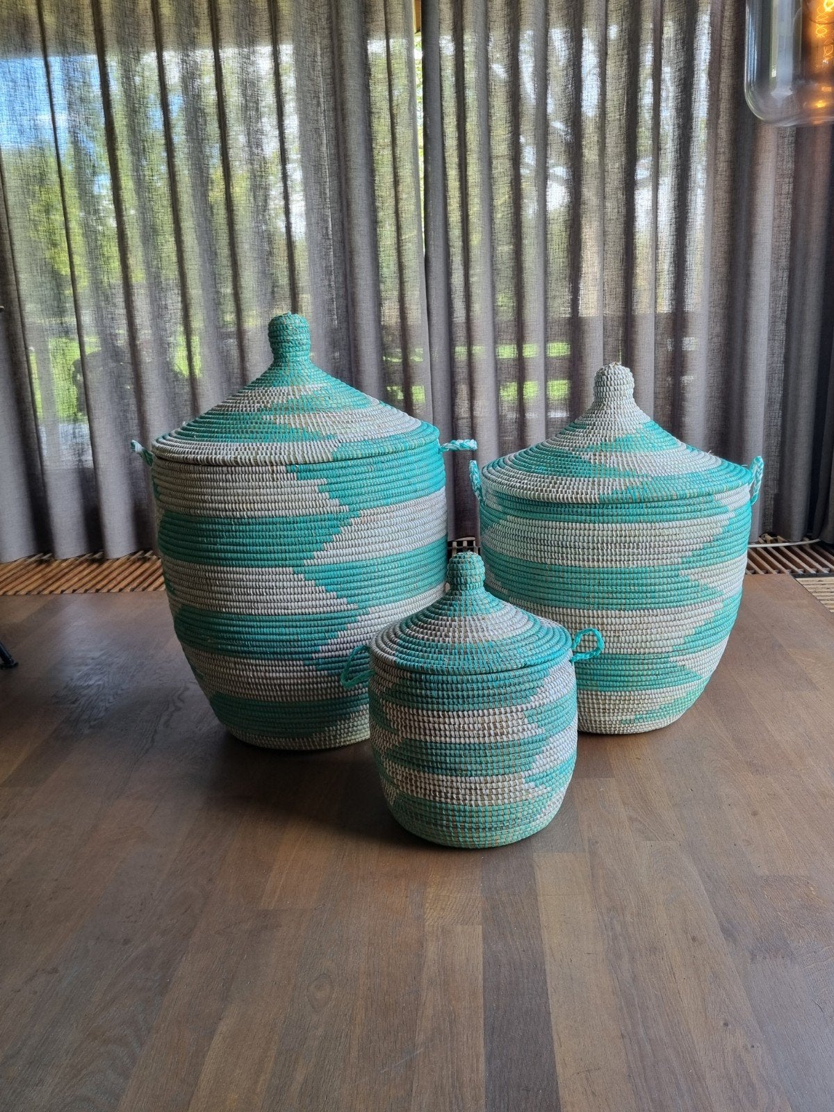 Handgemaakte Afrikaanse Opbergmand - Turquoise/Wit, Mand, Rond, Nieuw, Met handvatten