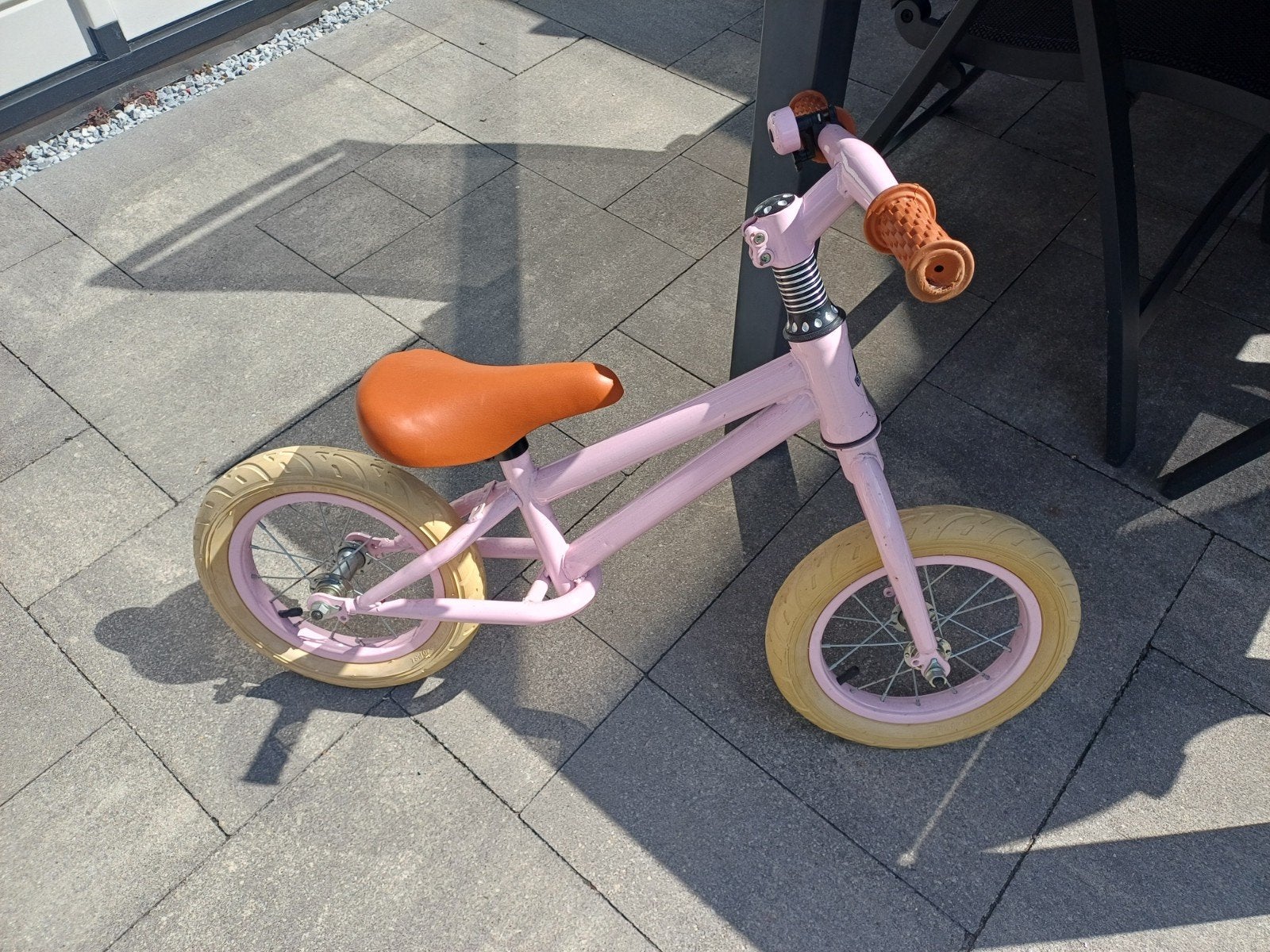 Leuke lichtroze loopfiets, weinig gebruikt, Kinderen en Baby's, Speelgoed | Buiten | Voertuigen en Loopfietsen, Ophalen, Zo goed als nieuw