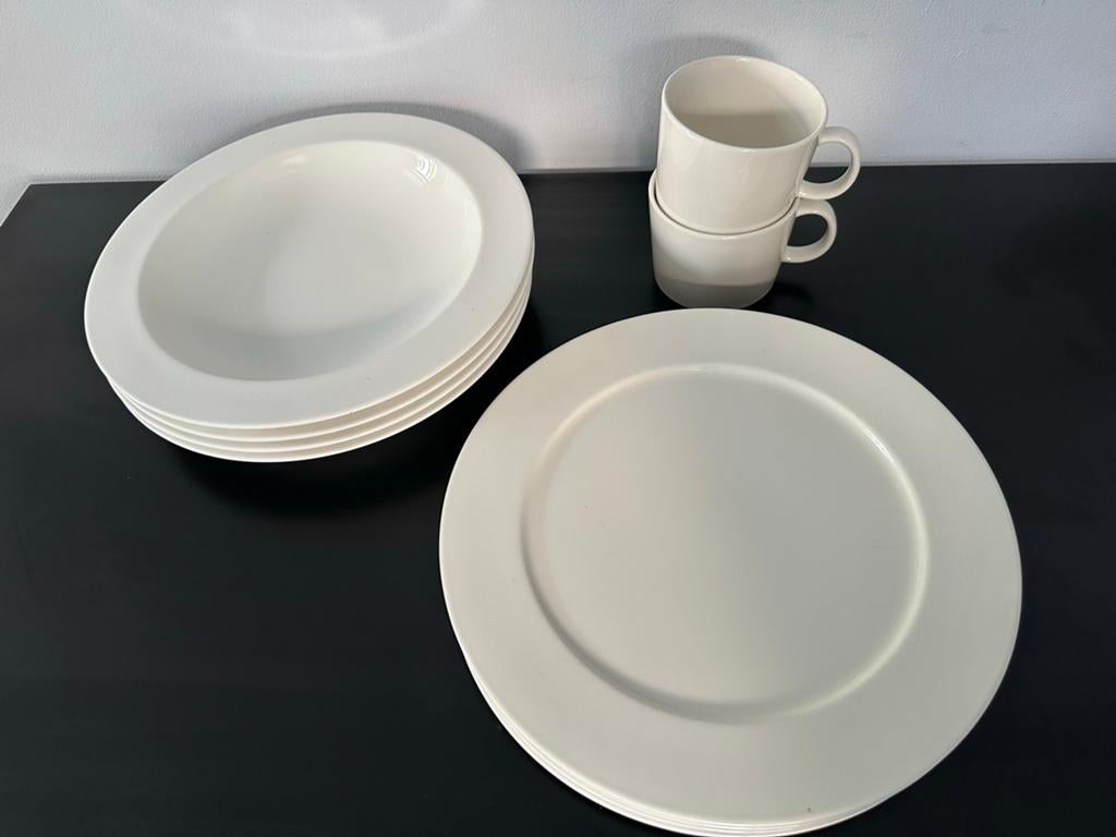 Iittala wit servies: 4 dinerborden, 4 diepe borden, 2 bekers, Ophalen, Zo goed als nieuw, Bord(en), Effen