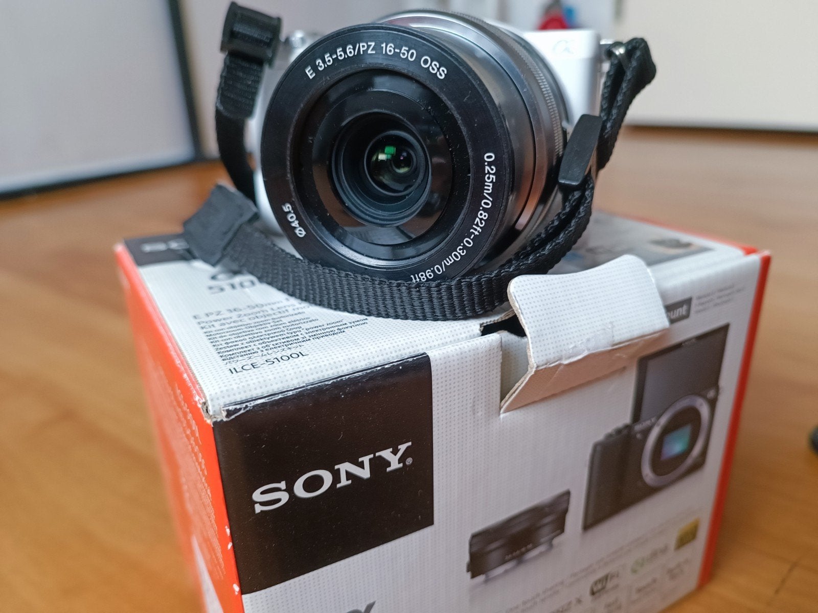 Sony A5100 24megapixel met 16-50OSS Zoom lens, Ophalen, Lensdop, Zo goed als nieuw, Compactcamera