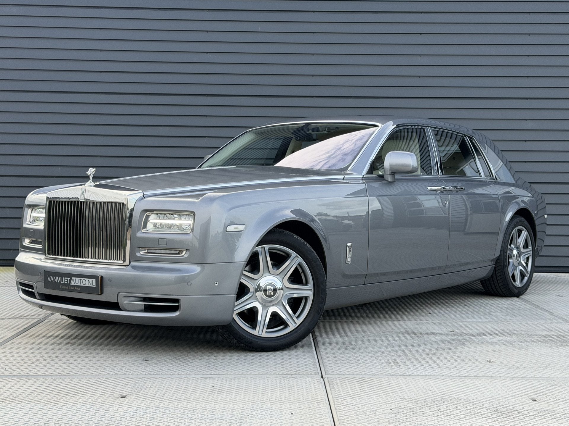 Rolls-Royce Phantom 6.7 V12 | 1e Eigenaar! | NL Auto | Bespo, Auto's, Automaat, Euro 5, Achterwielaandrijving, Beige