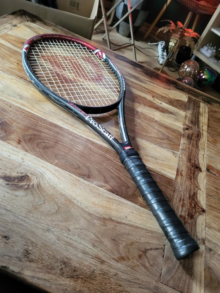 Wilson Hyper Carbon Pro Staff 5.0 tennisracket
330 gram L2, Gebruikt, Wilson, Racket, Ophalen