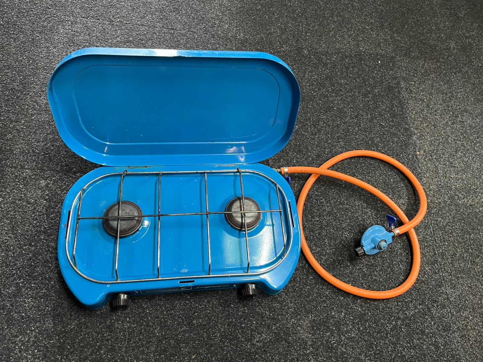 Kooktoestel campingaz twee pits compleet met gasfles 904, Caravans en Kamperen, Kampeeraccessoires, Ophalen, Zo goed als nieuw