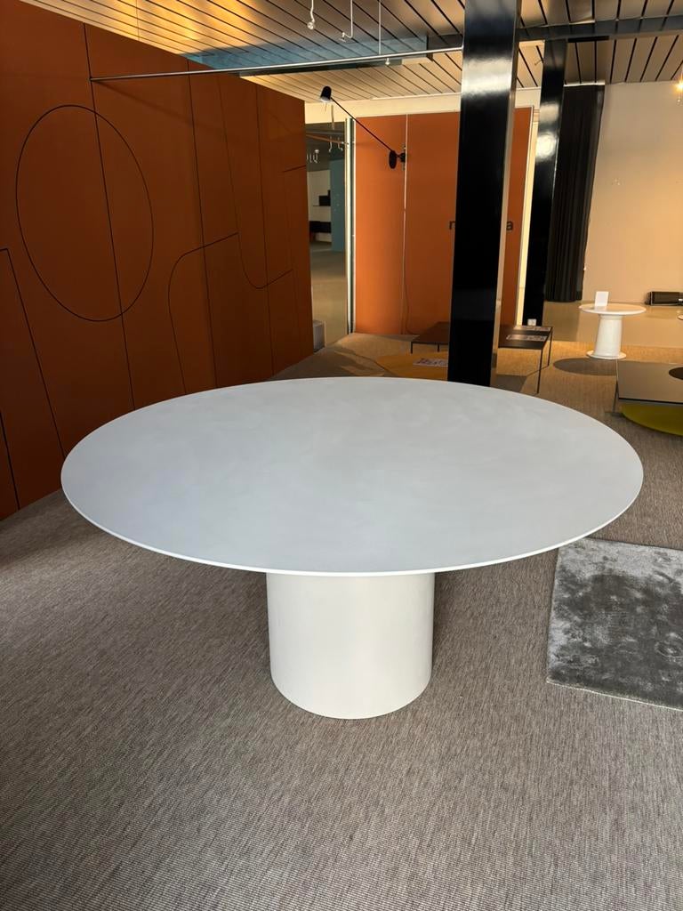 Foto 6 van MDF Italia NVL Table 150cm Kalk Matte betonlook finish