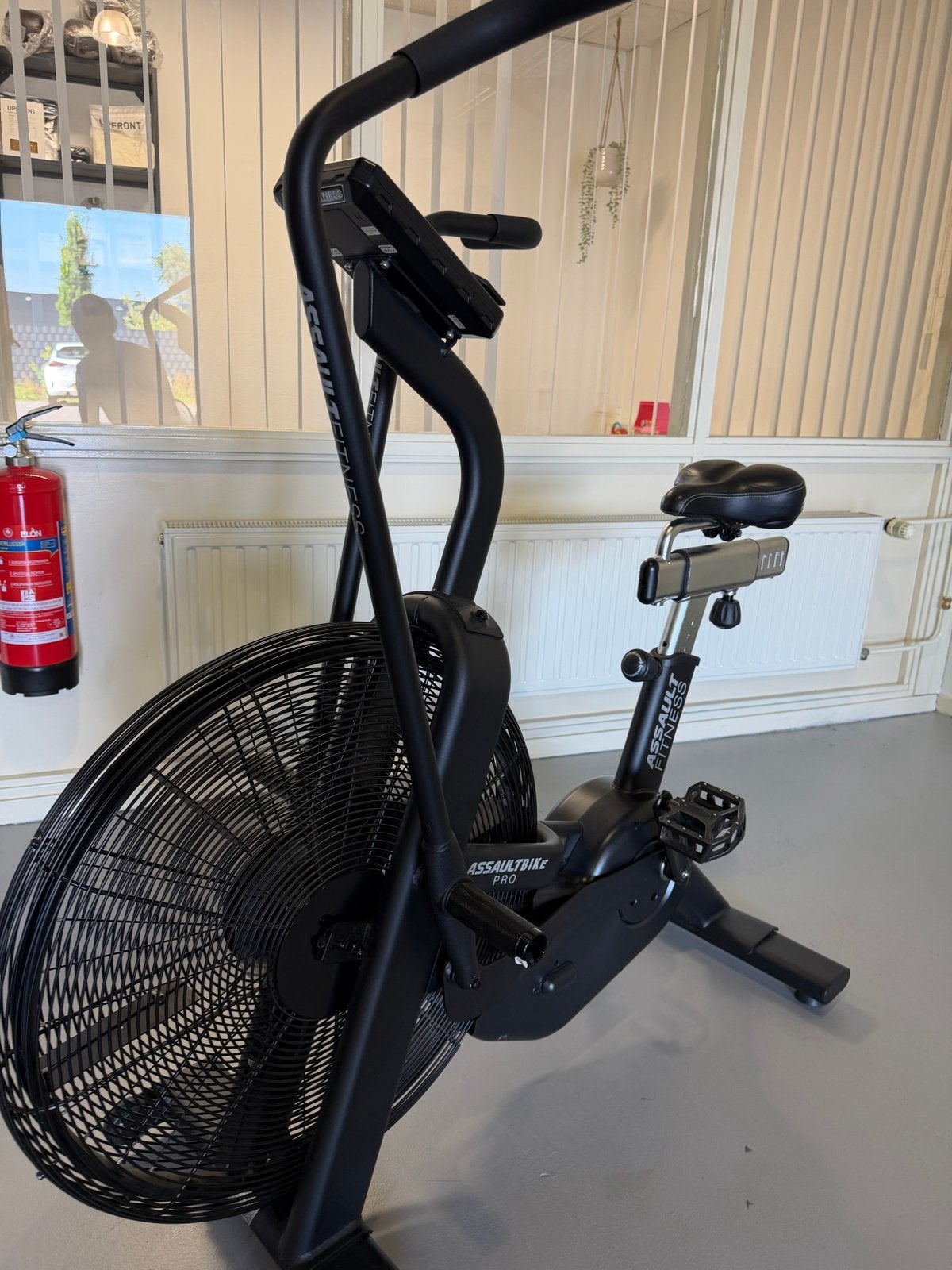 Assault Airbike Pro, Sport en Fitness, Fitnessapparatuur, Ophalen, Armen, Zo goed als nieuw, Airbike
