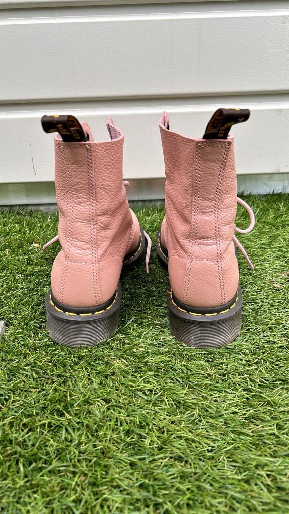 dr martens maat 37 zgan, Kleding | Dames, Schoenen, Lage of Enkellaarzen, Ophalen of Verzenden, Roze, Dr. Martens