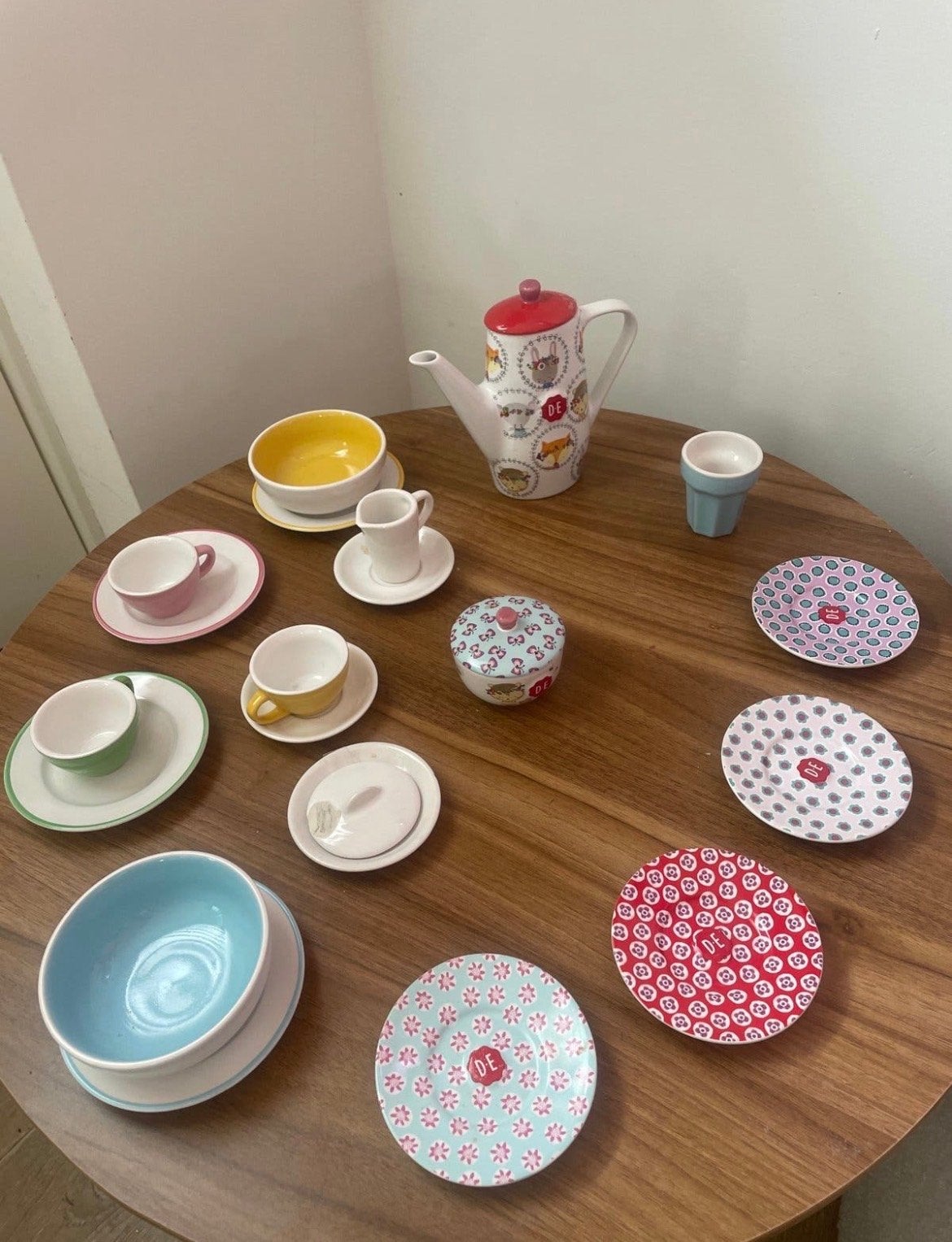 Douwe Egberts x Blond Amsterdam kinderservies (12-delig), Huis en Inrichting, Gebruikt, Ophalen of Verzenden, Overige stijlen