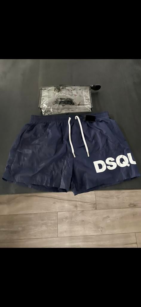Nieuwstaat Dsquared2 sport/zwem short maat 52. €40 ipv €220, Kleding | Heren, Badmode en Zwemkleding, Ophalen of Verzenden, Maat 52/54 (L)