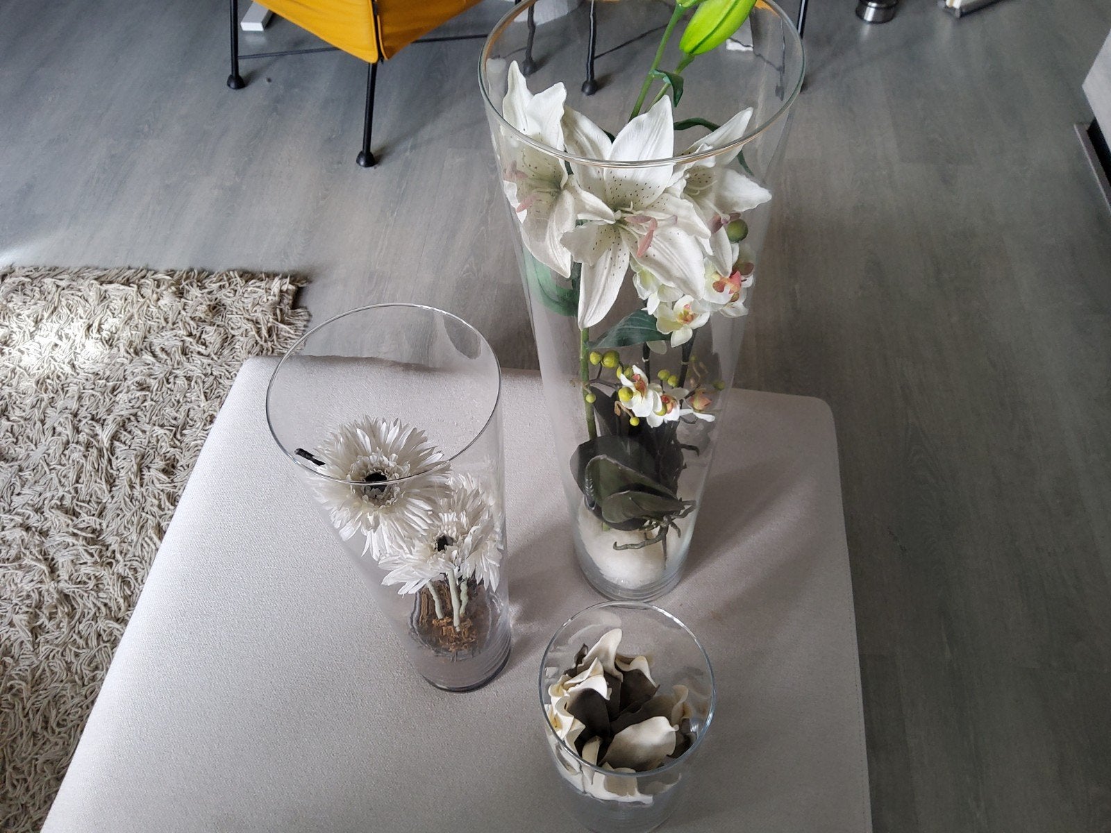 Set van 3 glazen vazen met kunstbloemen en decoratie, Ophalen, Transparant, Inclusief decoratie, Glas