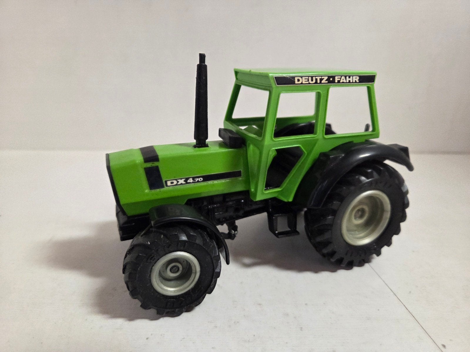 Siku Deutz Fahr DX 4 70 1:32, Hobby en Vrije tijd, SIKU, ., Tractor of Landbouw, Ophalen of Verzenden