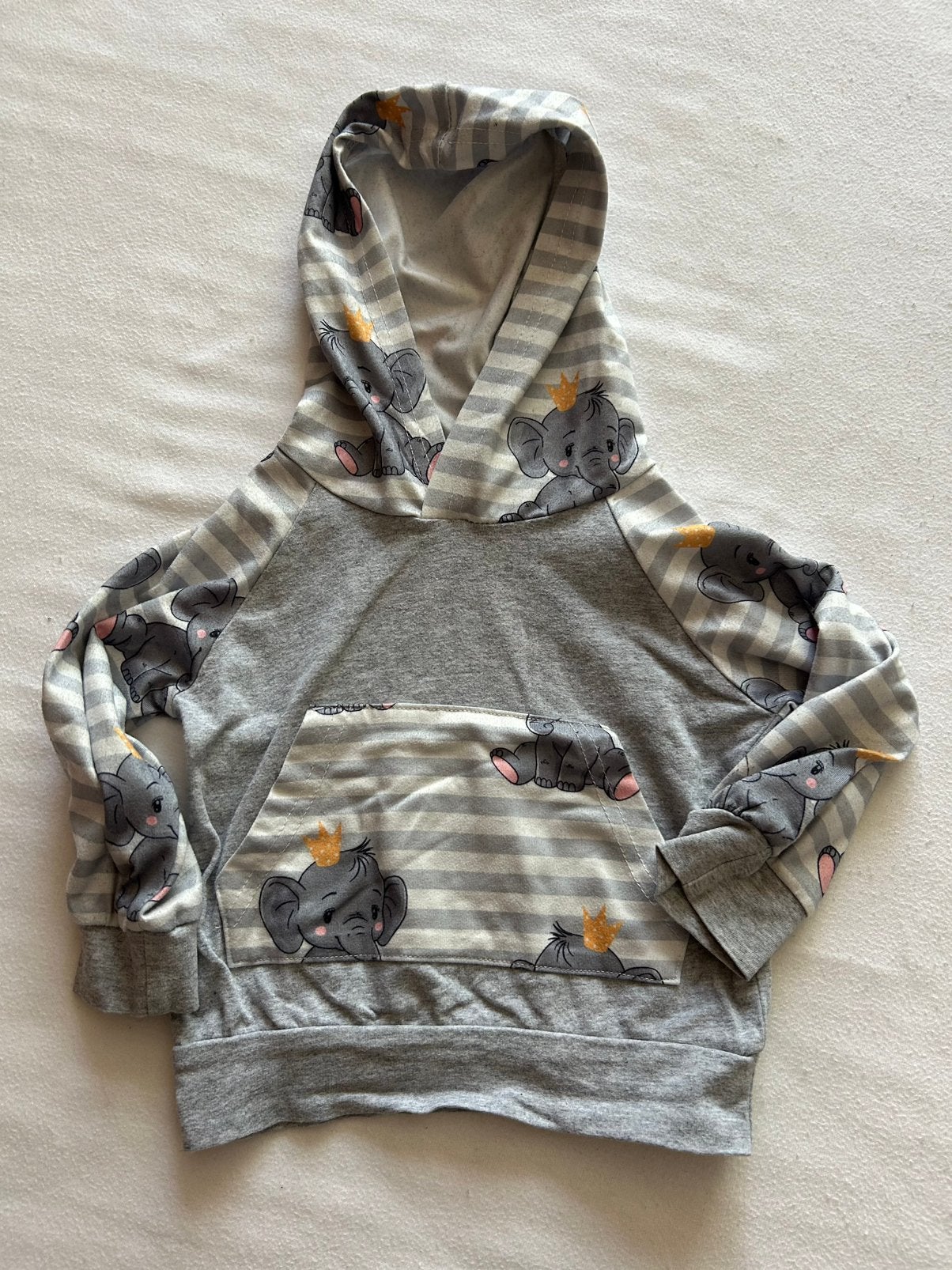 Leuke hoodie (shirt) met olifantjes voor baby (6-9 maanden), Kinderen en Baby's, Babykleding | Maat 74, Ophalen of Verzenden, Zo goed als nieuw