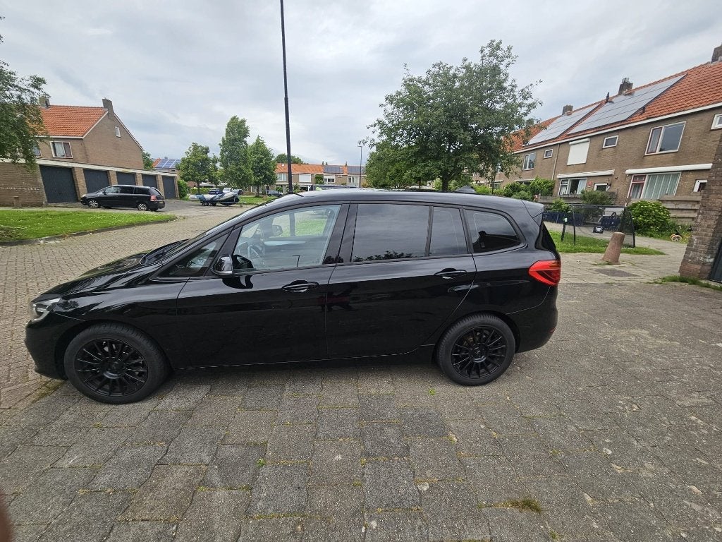 BMW 2-Serie Gran Tourer 1.5 218I AUT 2016 Zwart, Auto's, 2-Serie Gran Tourer, Zwart, Origineel Nederlands, 19 km/l