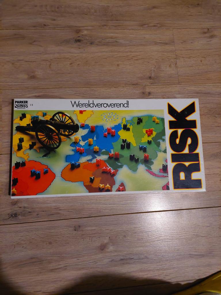 Prachtige oude Risk compleet en in goede staat, Hobby en Vrije tijd, Gezelschapsspellen | Bordspellen, Ophalen of Verzenden, Zo goed als nieuw