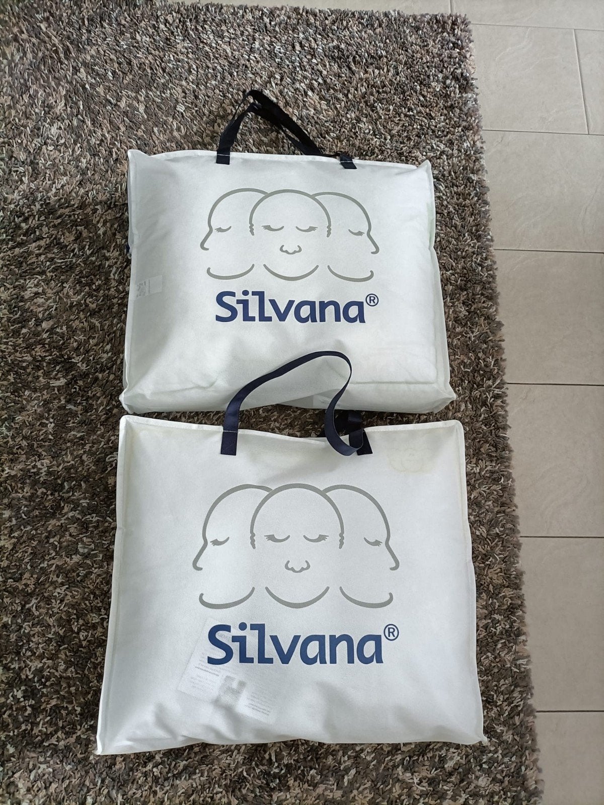 Twee nieuwe silvana kussen niet gebruikt, Huis en Inrichting, Slaapkamer | Beddengoed, Ophalen, Eenpersoons, Wit, Nieuw