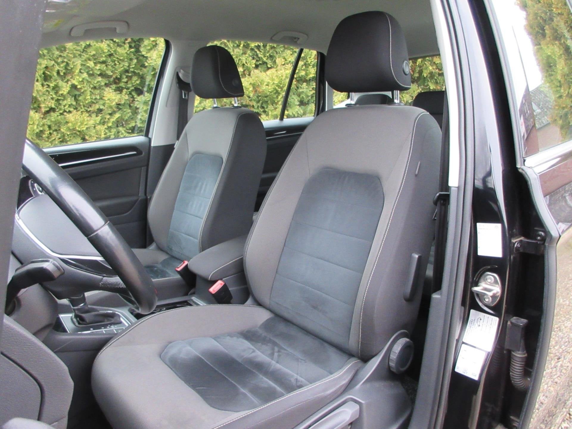 Volkswagen Golf Sportsvan 1.4 TSI Highline Automaat * Navi *, Gebruikt, 4 cilinders, 1283 kg, Zwart