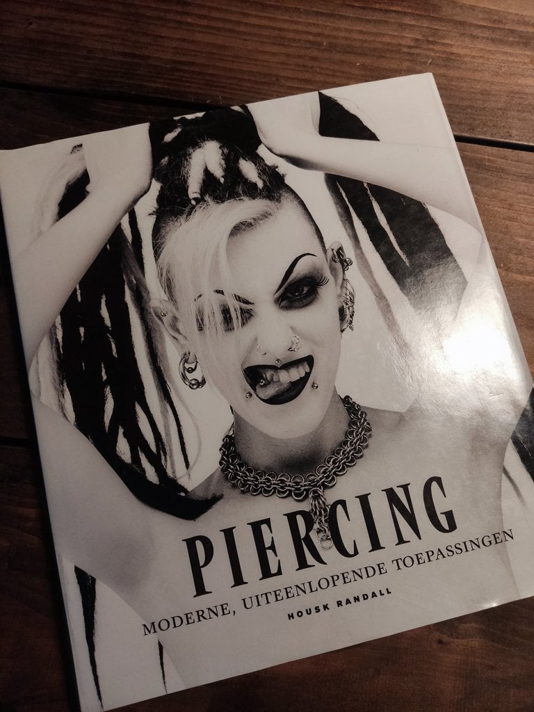 Piercing - Housk Randall, Ophalen of Verzenden, Gelezen, Housk Randall