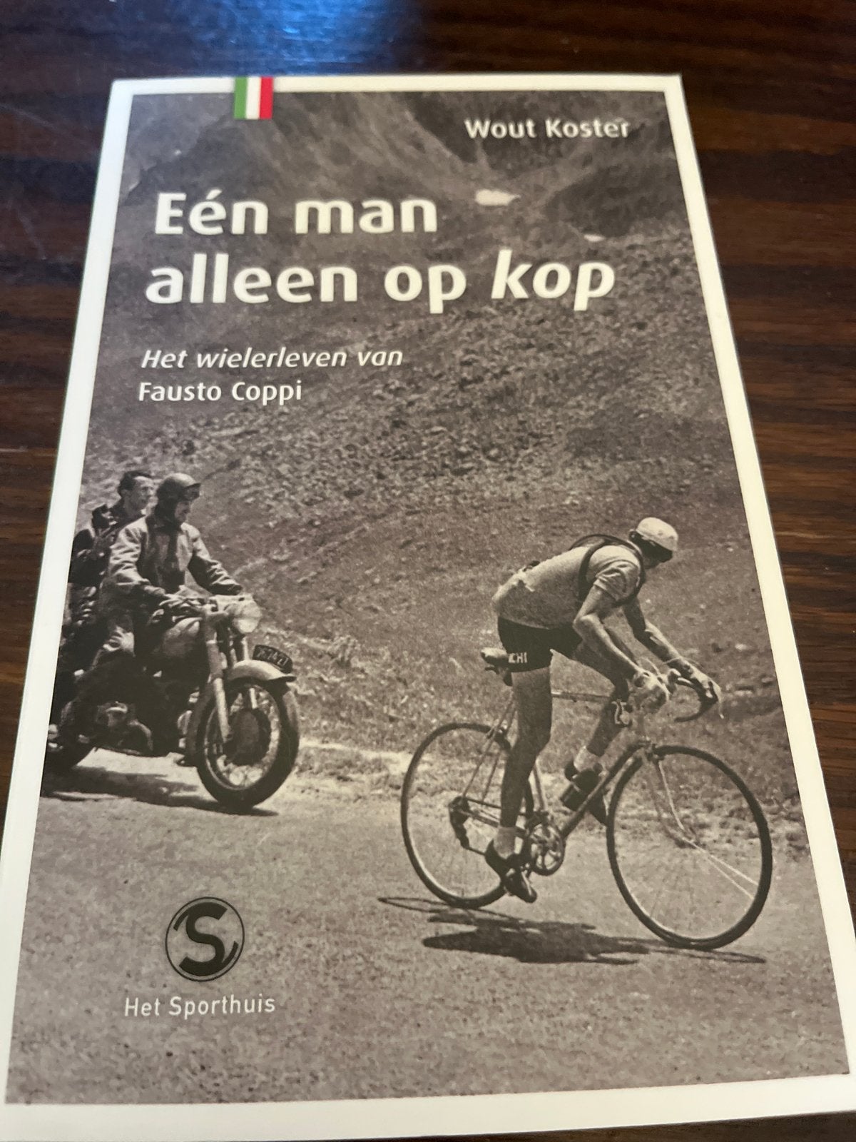 Eén man alleen op kop: Het wielerleven van Fausto Coppi, Ophalen of Verzenden, Nieuw, Lopen en Fietsen