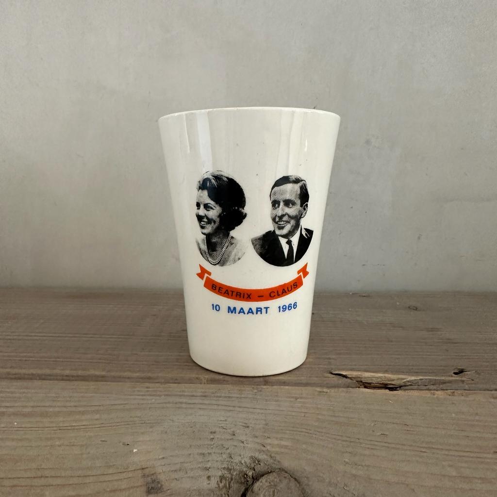 Huwelijksbeker, mok, huwelijk Prinses Beatrix en Claus, Ophalen of Verzenden, Servies