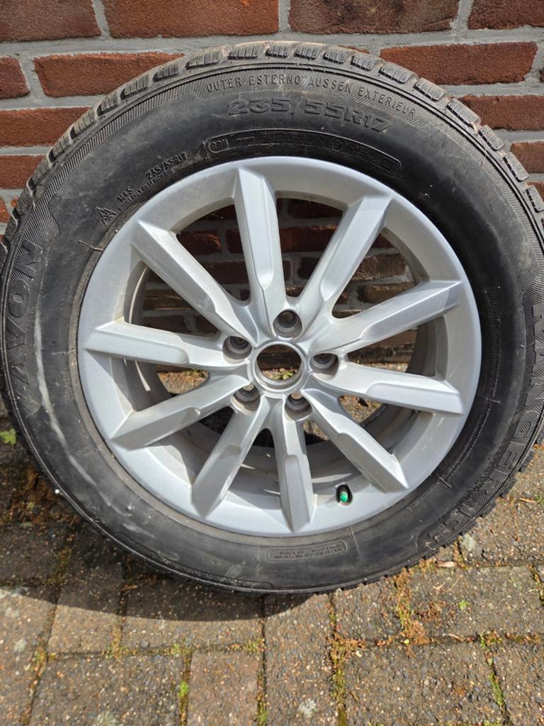 2 Audi Velgen met Banden - 235/55R17, Auto-onderdelen, Banden en Velgen, Ophalen, Gebruikt, Banden en Velgen, 17 inch
