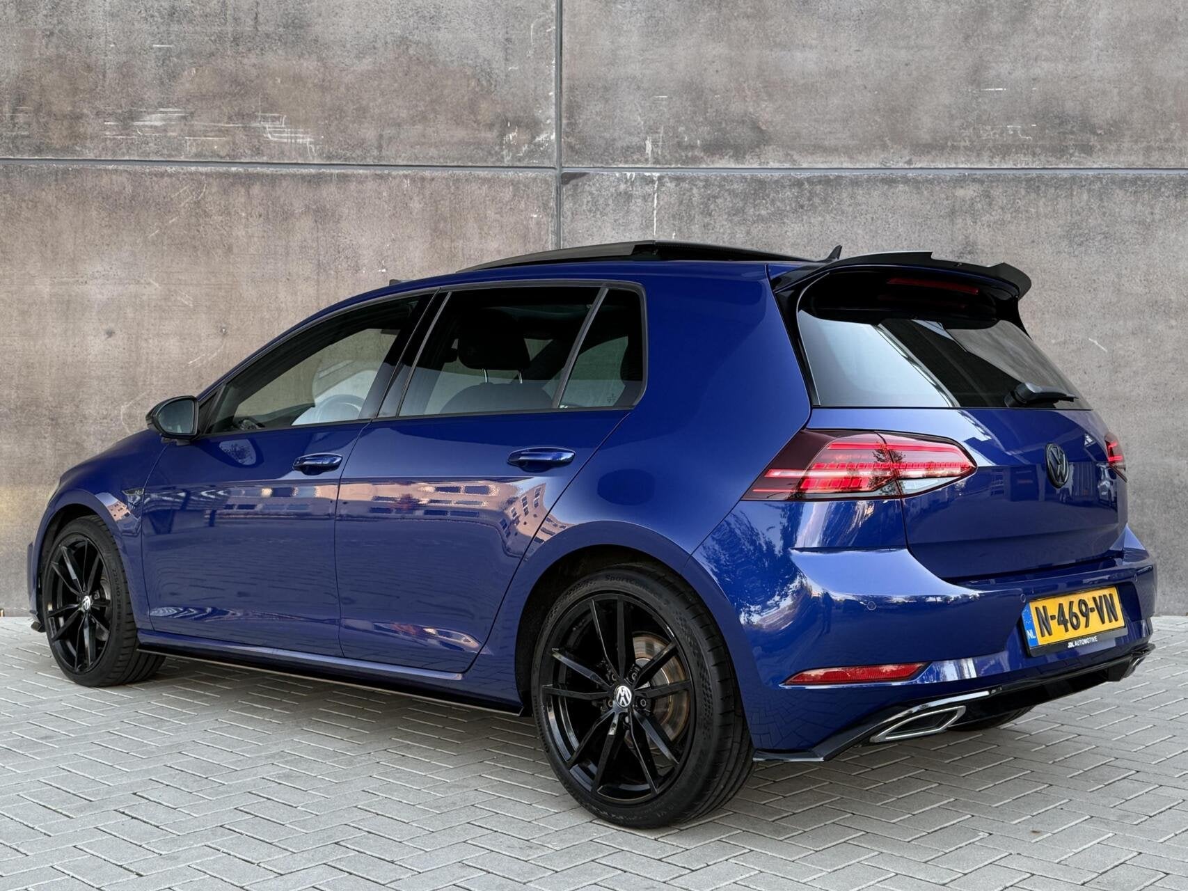 Volkswagen Golf 1.5 TSI Highline Business R-Line | Panorama, Auto's, Dealer onderhouden, 4 cilinders, Blauw, Alcantara