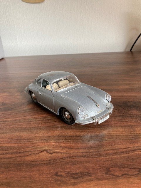 2x Modelauto (ook ruilen)., Hobby en Vrije tijd, Modelauto's | 1:43, Ophalen of Verzenden, Zo goed als nieuw, Auto, Overige merken
