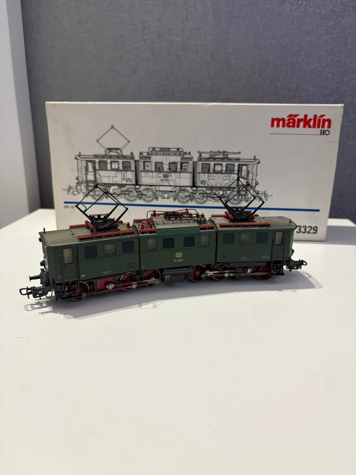 Märklin 3329 nieuwstaat, Wisselstroom, Locomotief, Ophalen of Verzenden, Zo goed als nieuw