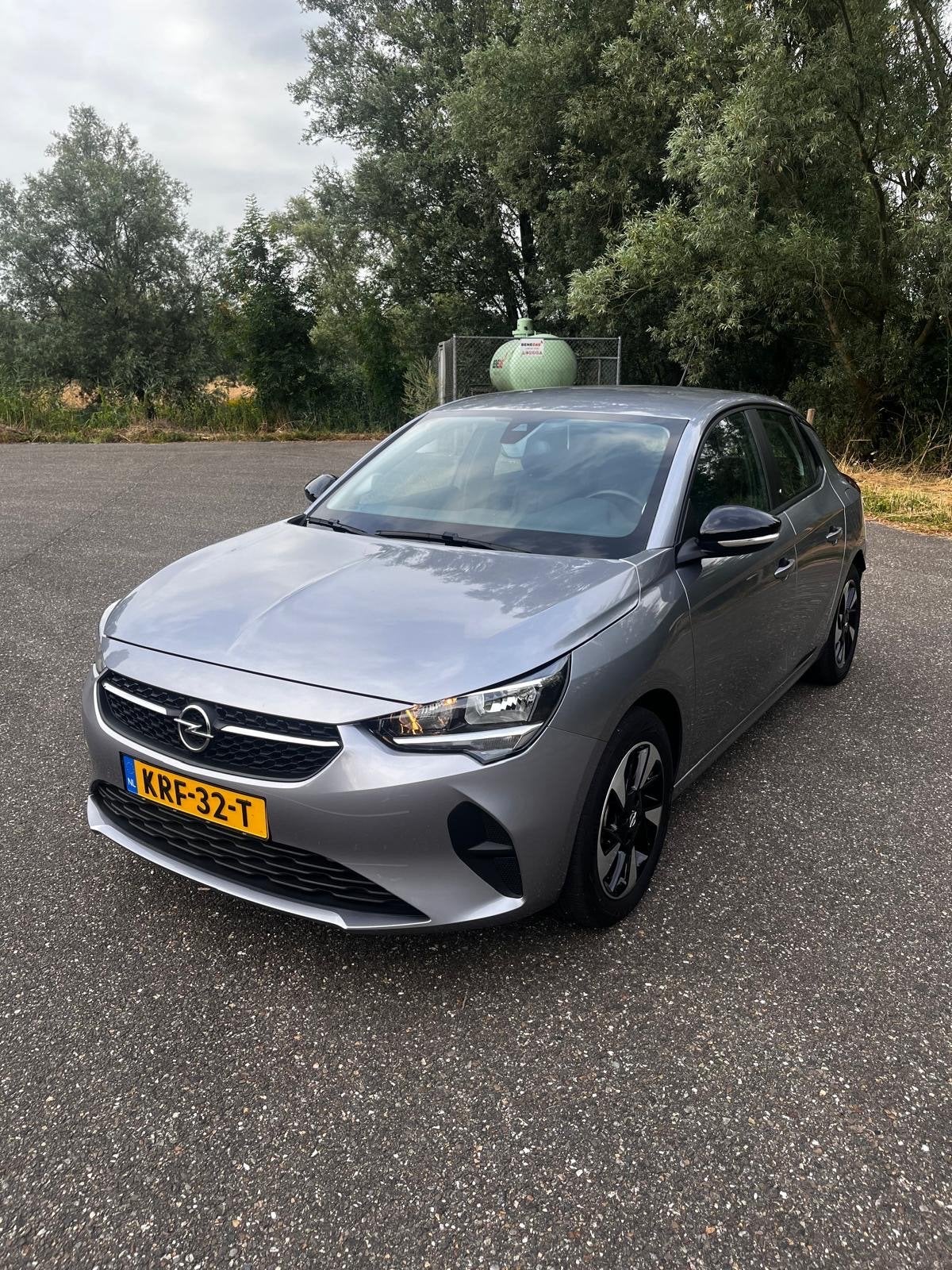 Opel Corsa e.  F-Edition 50kWh 136pk Aut 2022 Grijs, Auto's, Opel, Zwart, Elektrisch, Particulier, 450 min