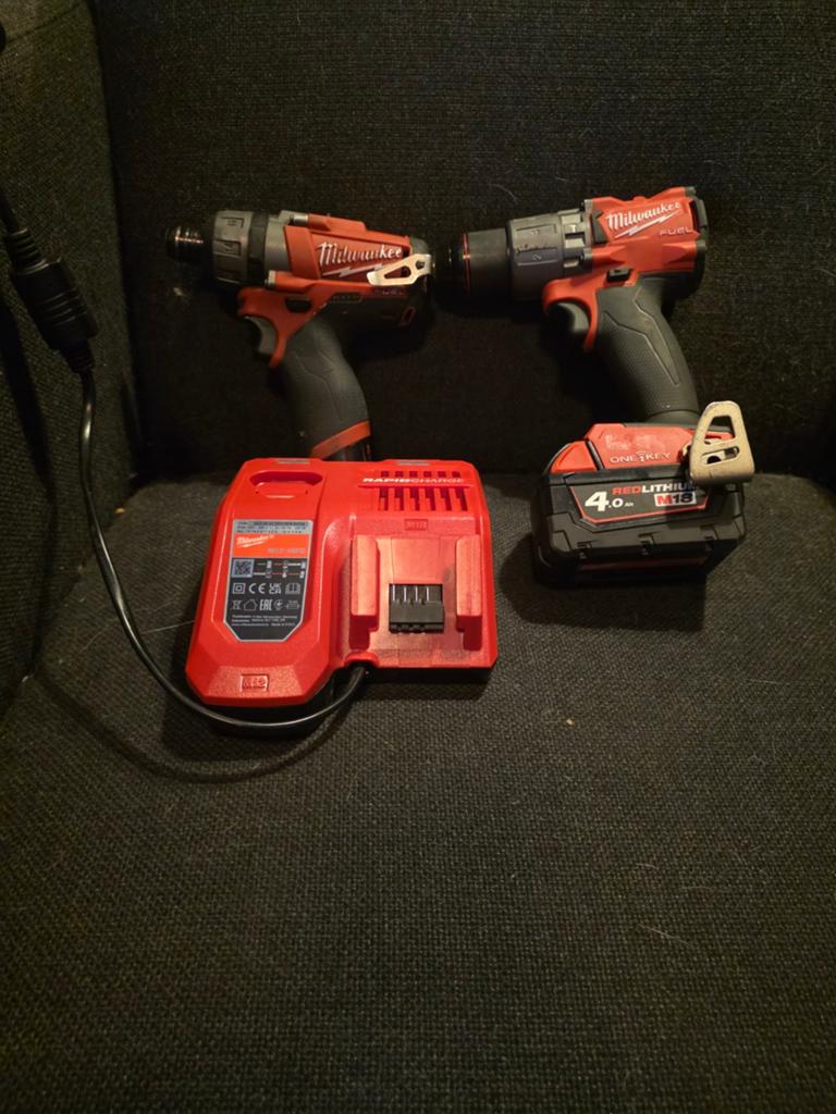 Milwaukee Boor- en Schroefmachine Set met Accu's en Lader, Variabele snelheid, Ophalen of Verzenden, Boor- en Schroefmachine, Gebruikt