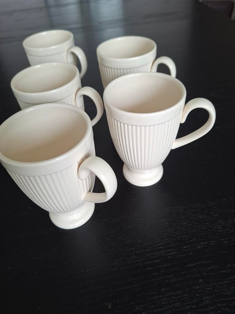 Nieuw.  Wedgwood Windsor 5 bekers op voet. €9,50, Huis en Inrichting, Nieuw, Ophalen of Verzenden, Wedgwood, Kop(pen) en/of Schotel(s)