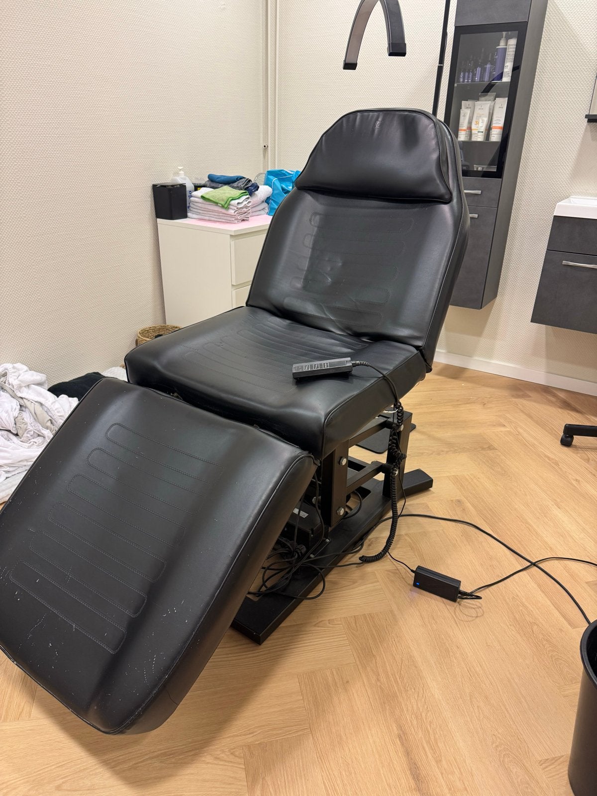 Professionele Behandelbank voor Salon of Praktijk, Overige plaatsen, Ophalen, Gebruikt, Overige typen