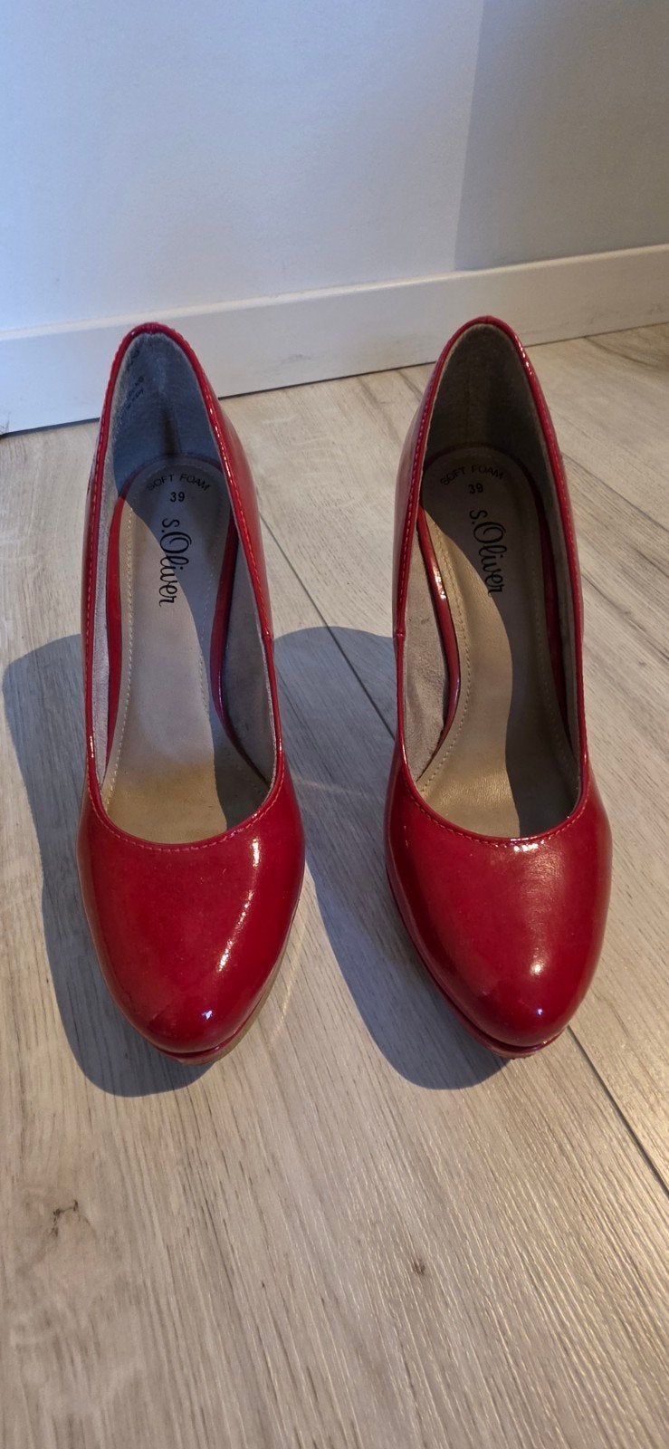 S.Oliver rode lakleren pumps - Maat 39, Kleding | Dames, Pumps, Ophalen of Verzenden, Zo goed als nieuw, S.Oliver