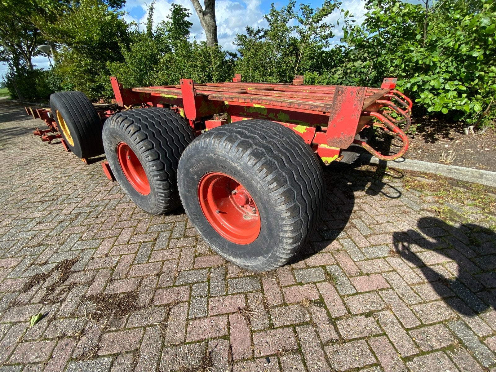 8 ton onderstel met BWP assen en BKT 500/50-17 banden, Ophalen
