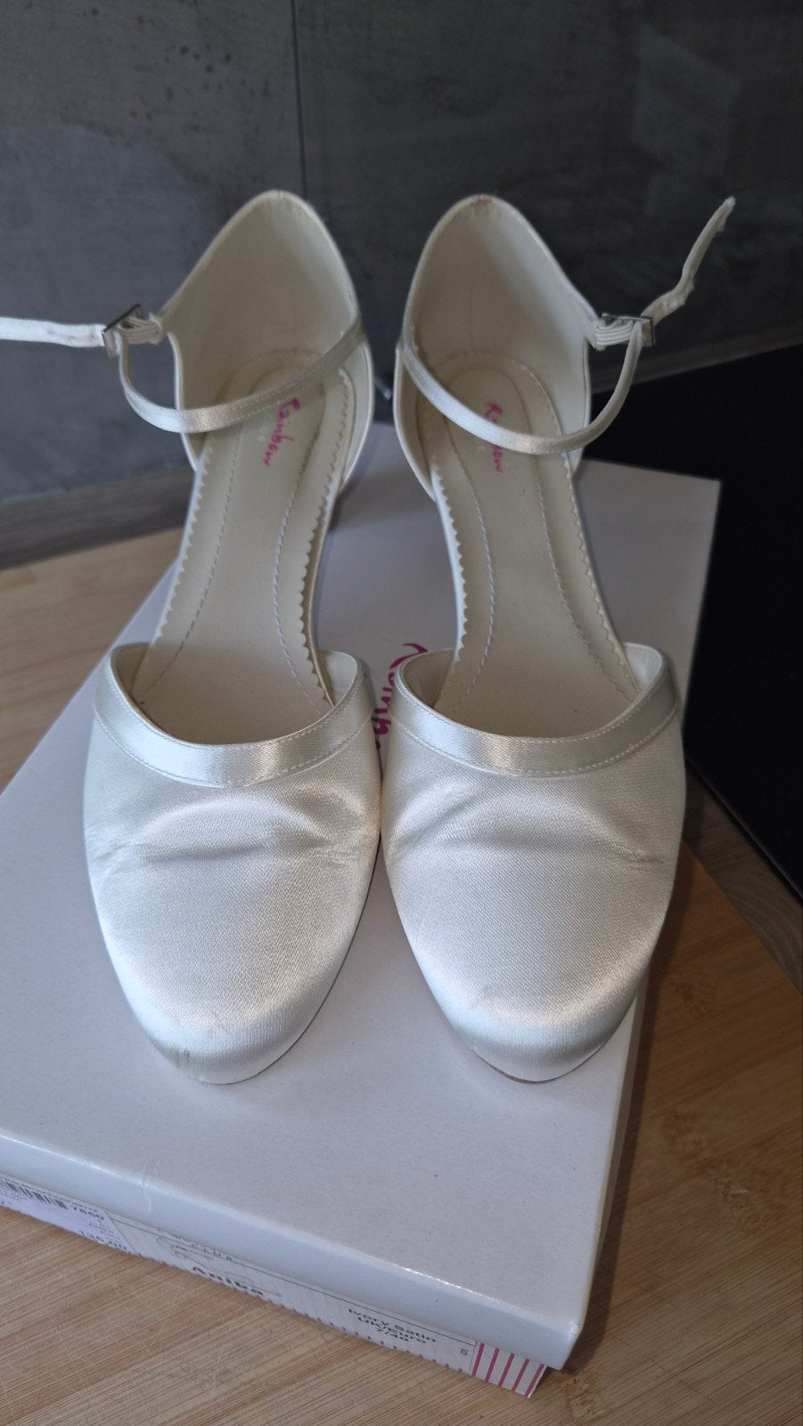 Rainbow Club Anika Bruidsschoenen - Ivoor Satijn, Kleding | Dames, Ophalen, Overige kleuren, Zo goed als nieuw, Schoenen met hoge hakken