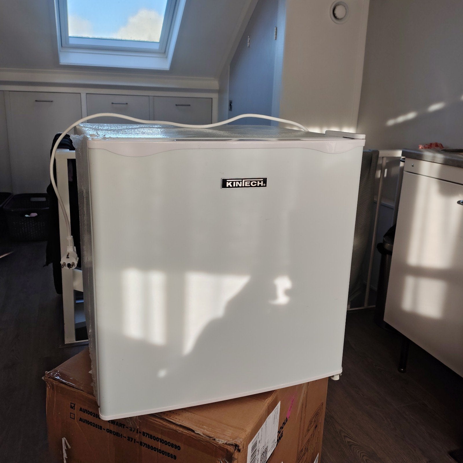 KINECH Mini Koelkast met Vriesvak - Zo goed als nieuw, Ophalen, Met vriesvak, Minder dan 45 cm, Minder dan 85 cm