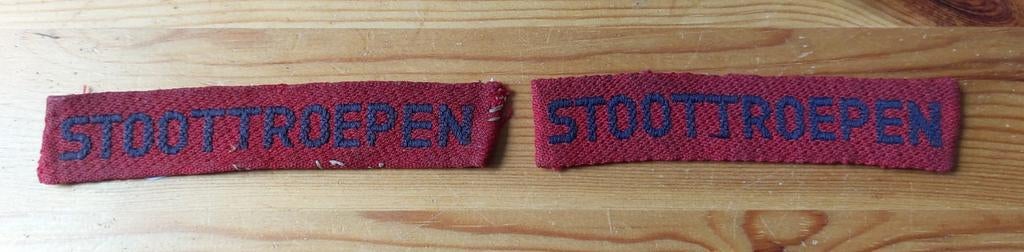 Set naamlinten Stoottroepen, Verzamelen, Ophalen of Verzenden, Landmacht, Nederland, Embleem of Badge