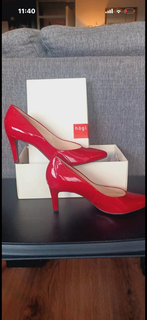 Nieuwe rode Hôgl pumps Nu In Prijs Verlaagd., Ophalen of Verzenden, Nieuw, Rood, Pumps