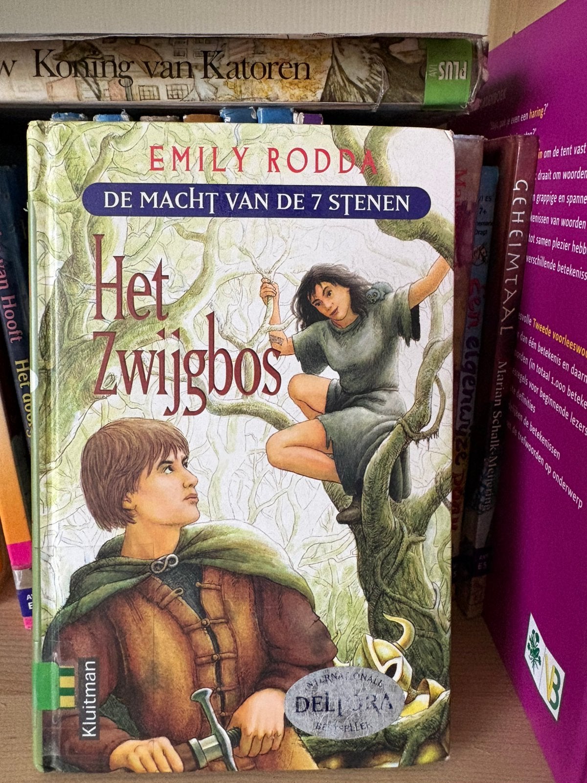 Het zwijgbos van Emily Rodda, Boeken, Ophalen of Verzenden, Gelezen