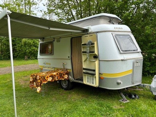 TE KOOP: Eriba Touring Triton 418 (2002) –  met mover, Tot en met 2, Treinzit, Particulier, 5 tot 6 meter