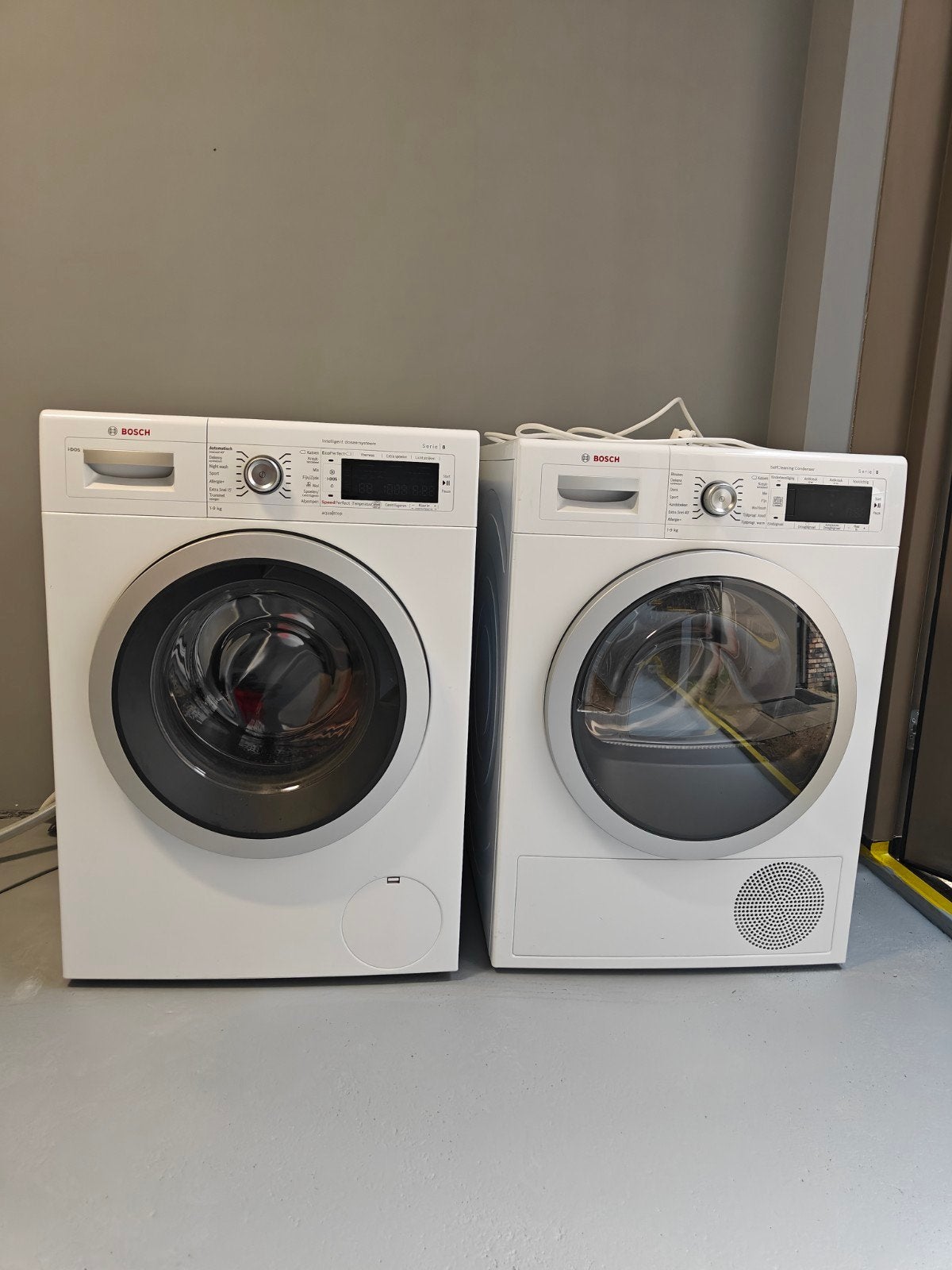 Bosch Serie 8 Wasmachine en Droger Set 1-9 kg - Zo goed als, Ophalen, 1200 tot 1600 toeren, 8 tot 10 kg, Zo goed als nieuw