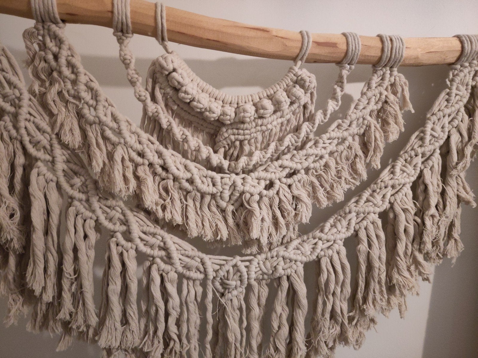 Handgemaakte Macramé Wandhanger - Boho Stijl, Beige, Textiel, Ophalen of Verzenden, Zo goed als nieuw