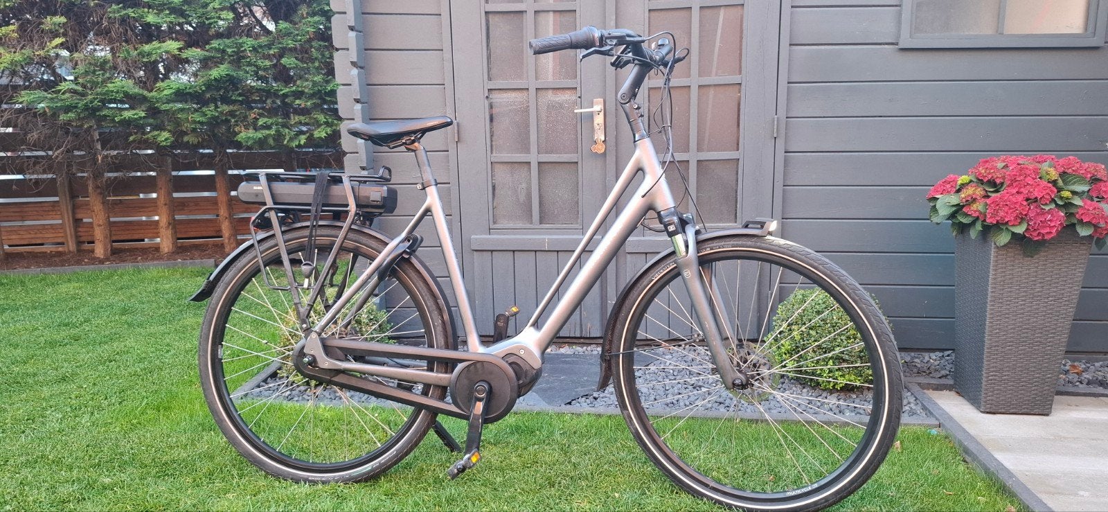 Multicycle Solo, elektrische damesfiets met middenmotor, Versnellingen, 56 cm of meer, Zo goed als nieuw, Schijfrem