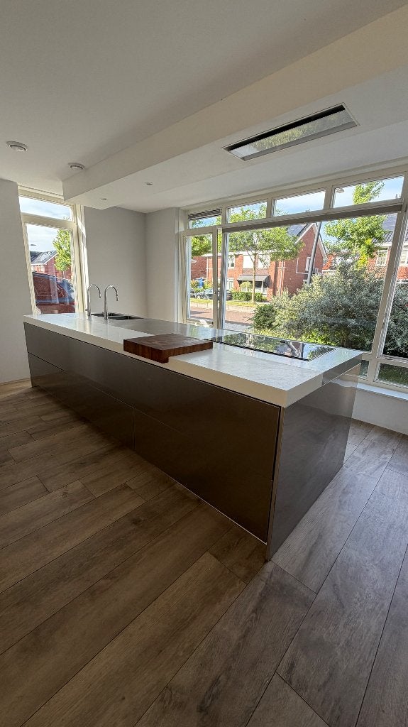 LUXE KEUKEN MET KOOKEILAND VAN EN NEFF INBOUWAPPARATUU, Ophalen, Overige materialen, Wit, Overige typen