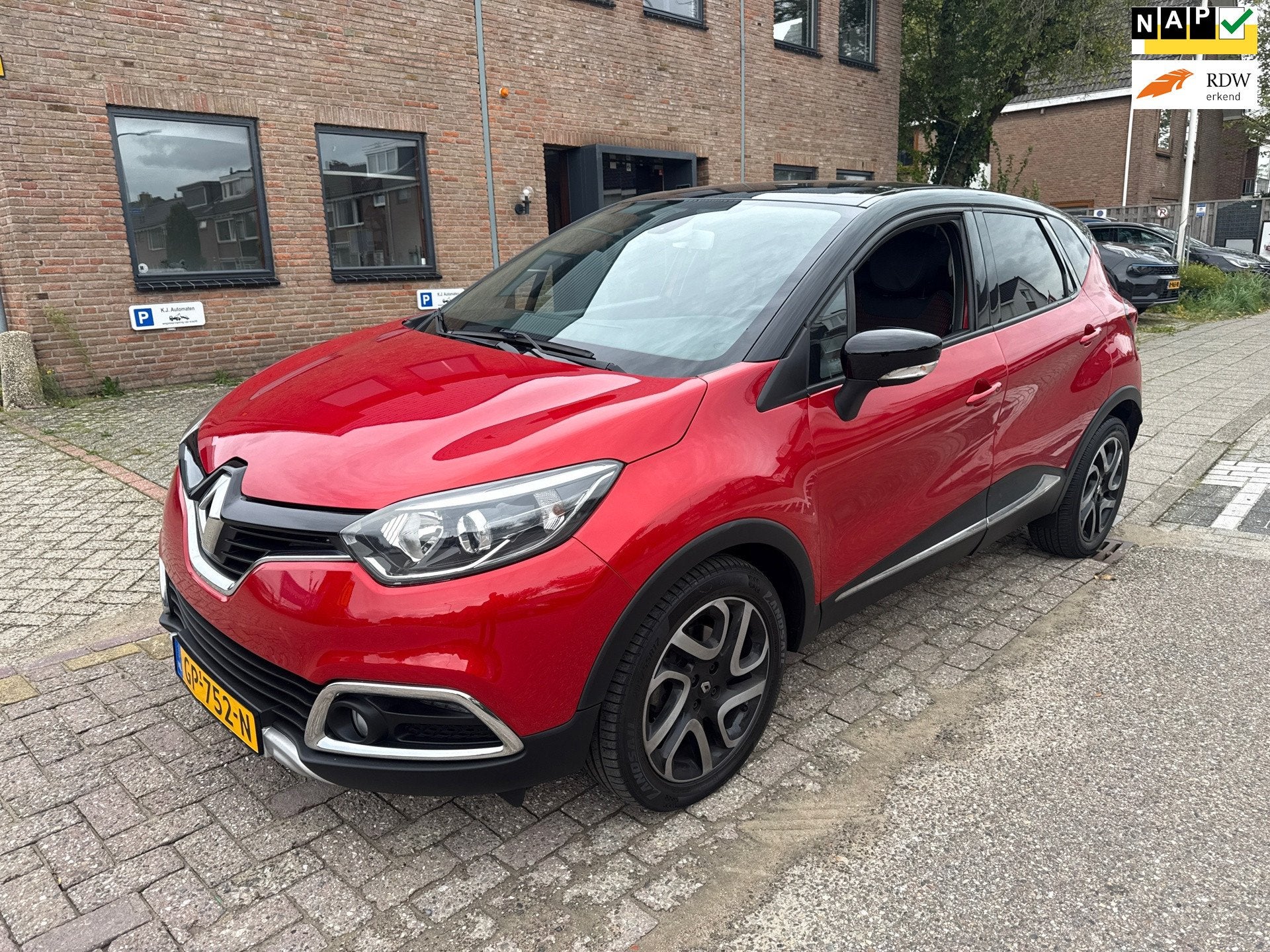 Renault Captur 1.2 TCe Helly Hansen, Auto's, Euro 5, 4 cilinders, Origineel Nederlands, Verwarmde buitenspiegels