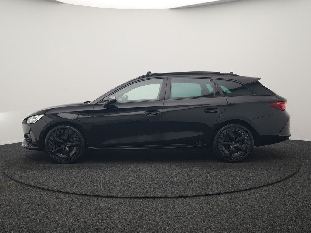 CUPRA Leon Sportstourer 1.4 e-Hybrid VZ Black Edition PHEV 2, Auto's, Cupra, 77 km/l, Gebruikt, Zwart, 4 cilinders