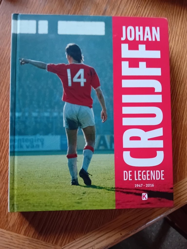 Johan Cruijff De Legende 1947-2016, Ophalen of Verzenden, Gelezen, Balsport