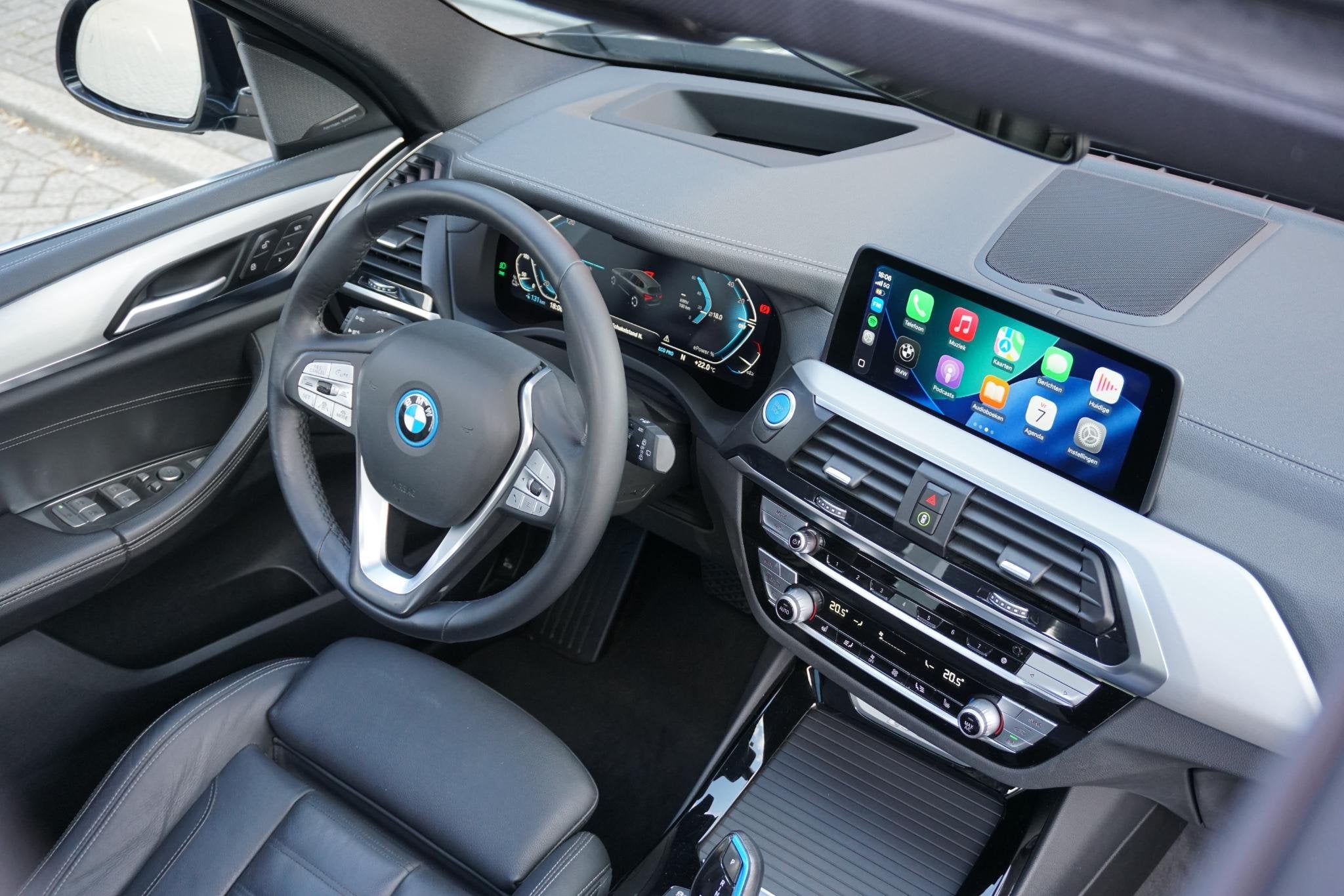 BMW iX3 High Executive 80 kWh + PANO / TREKHAAK / 360 CAMERA, Automaat, Automatische klimaatregeling, Achterwielaandrijving, Gebruikt