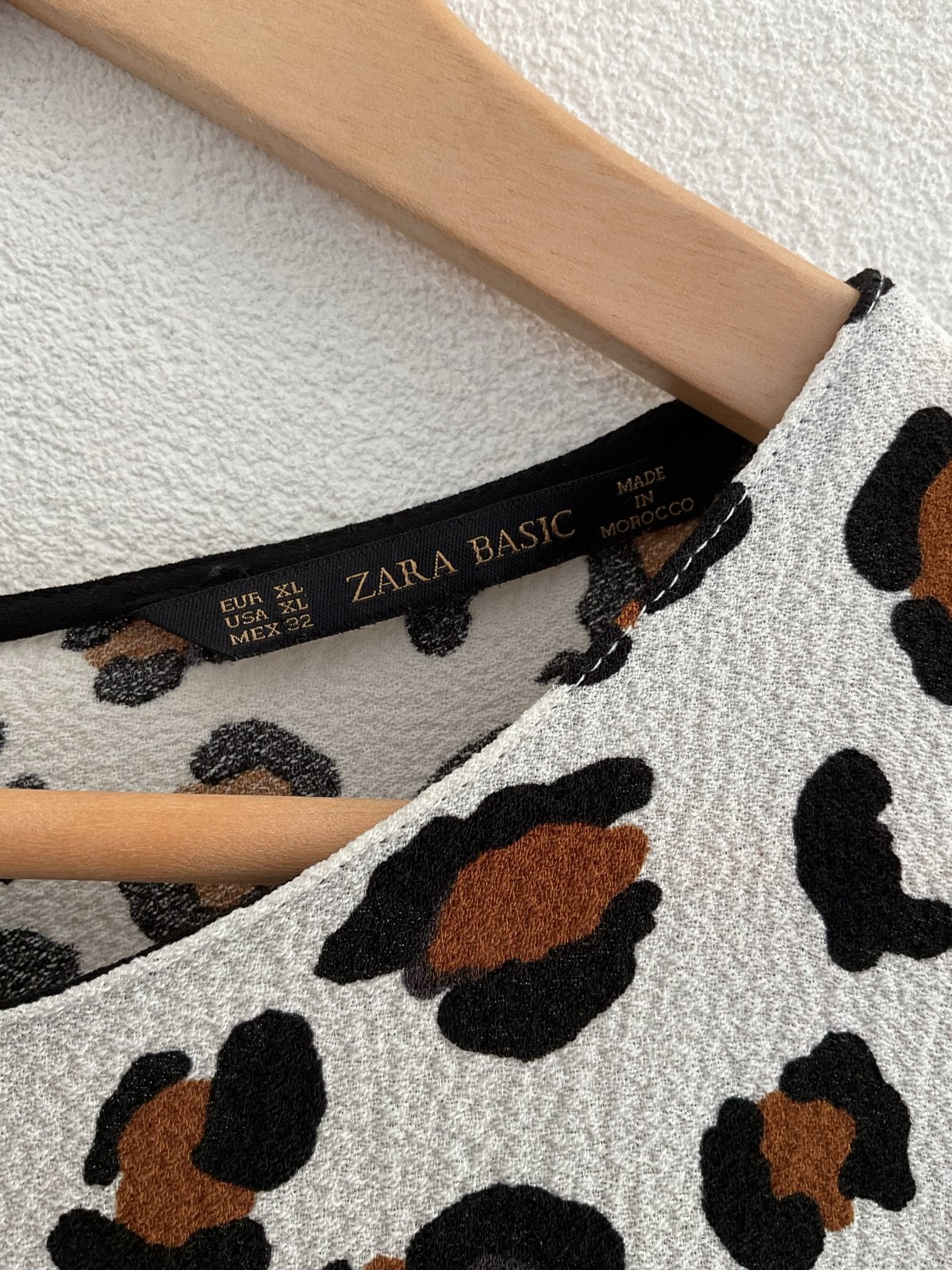 Foto 9 van Zara top bruin wit luipaardprint rouches maat XL
