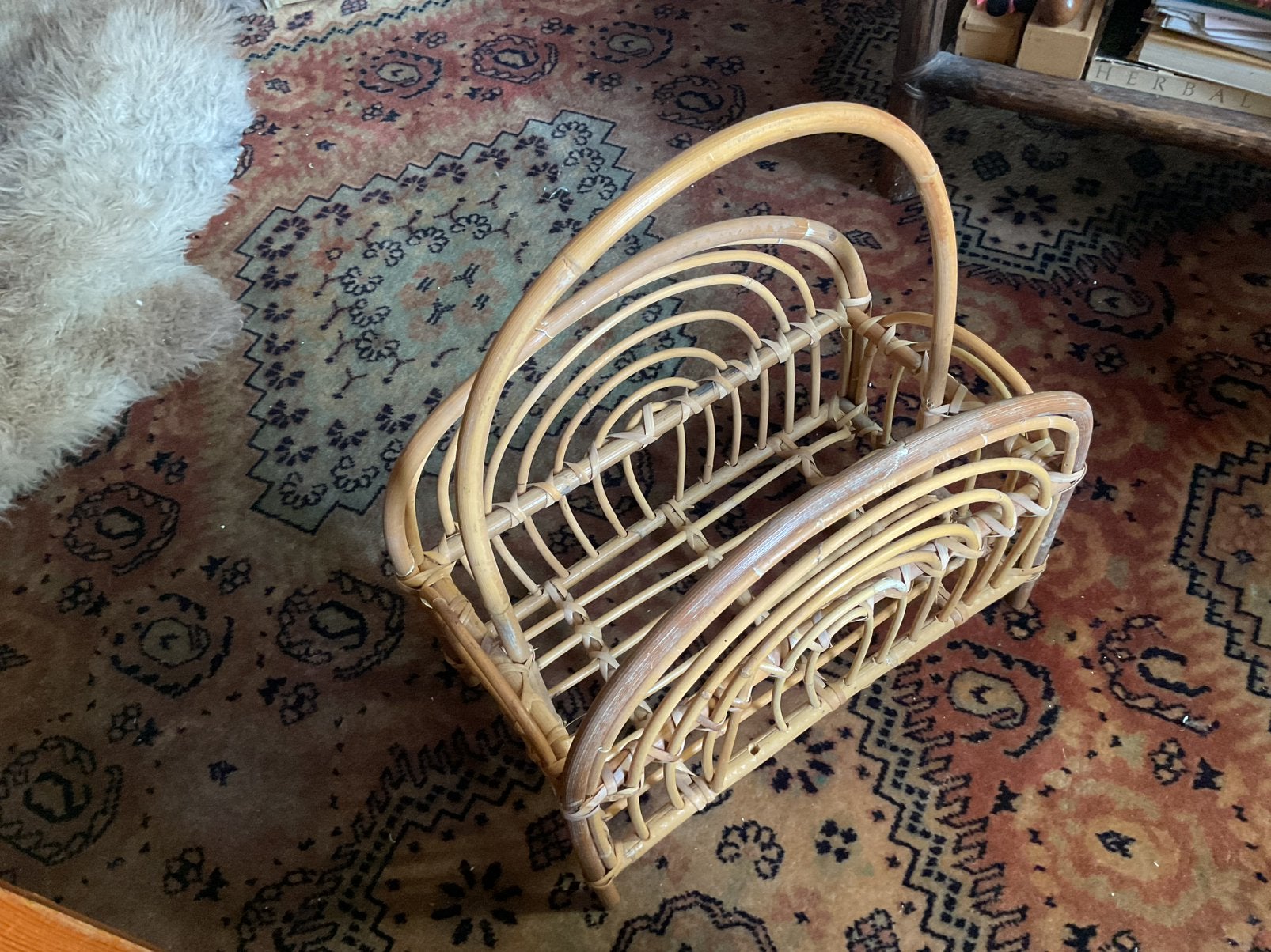 Rotan lectuurbak / mandje, Ophalen, Zo goed als nieuw